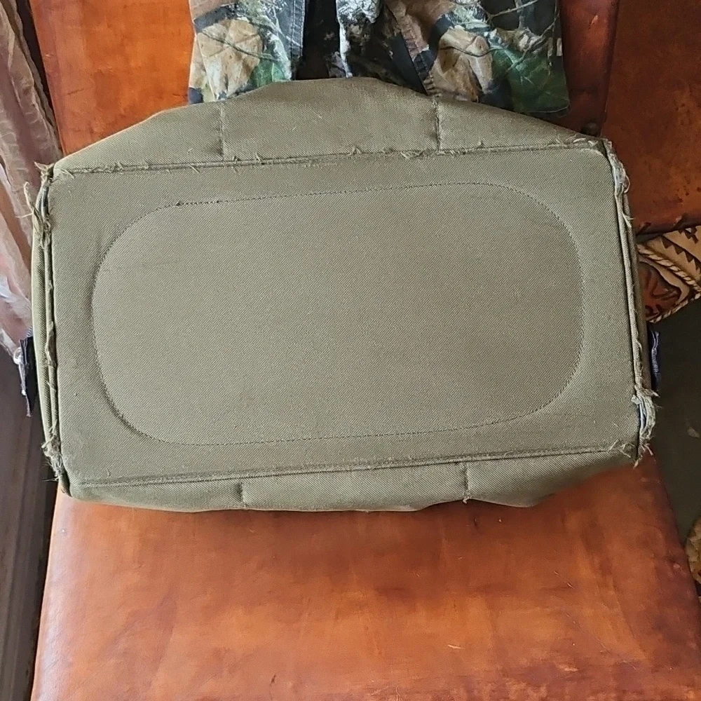 Olive Green and Black Men’s Carry Bag with Shoulder Strap
